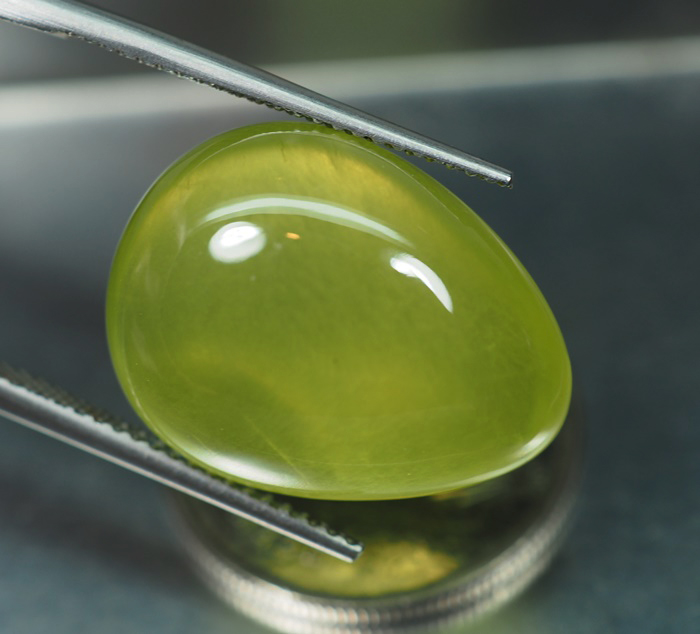 พรีไนท์ (Prehnite) 18.35 กะรัต