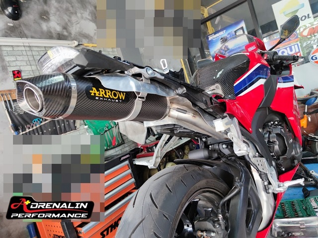 ท่อ Arrow รุ่น Indy race สลิปออน สำหรับ CBR600 2021+ (For Exhibition only)