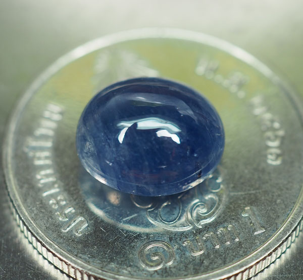 พลอยไพลินหลังเบี้ย (Sapphire) 3.82 กะรัต