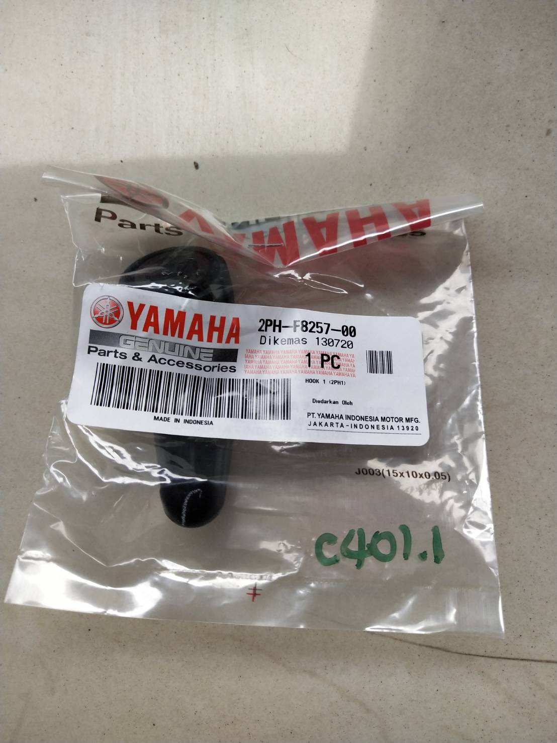 2PH-F8257-00 ขอเกี่ยว GT125 2015-2021 , FREEGO 2019-2020 , LEXI 2018-2019 อะไหล่แท้ YAMAHA