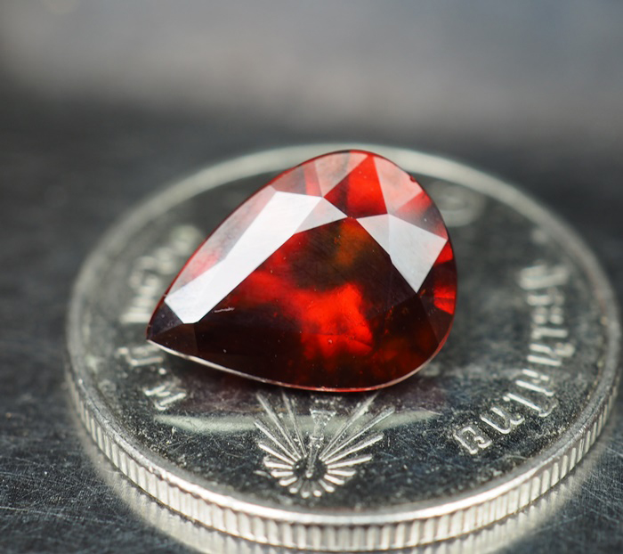 เฮสโซไนต์โกเมน (Hessonite) 2.75 กะรัตสีแดงส้ม
