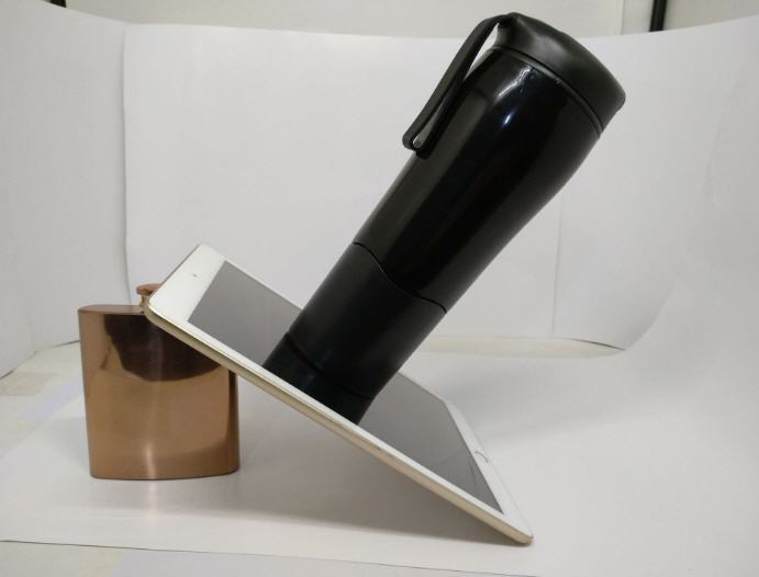 แก้วน้ำผลักไม่ล้ม,แก้วไม่ล้ม,กระบอกน้ำไม่ล้ม