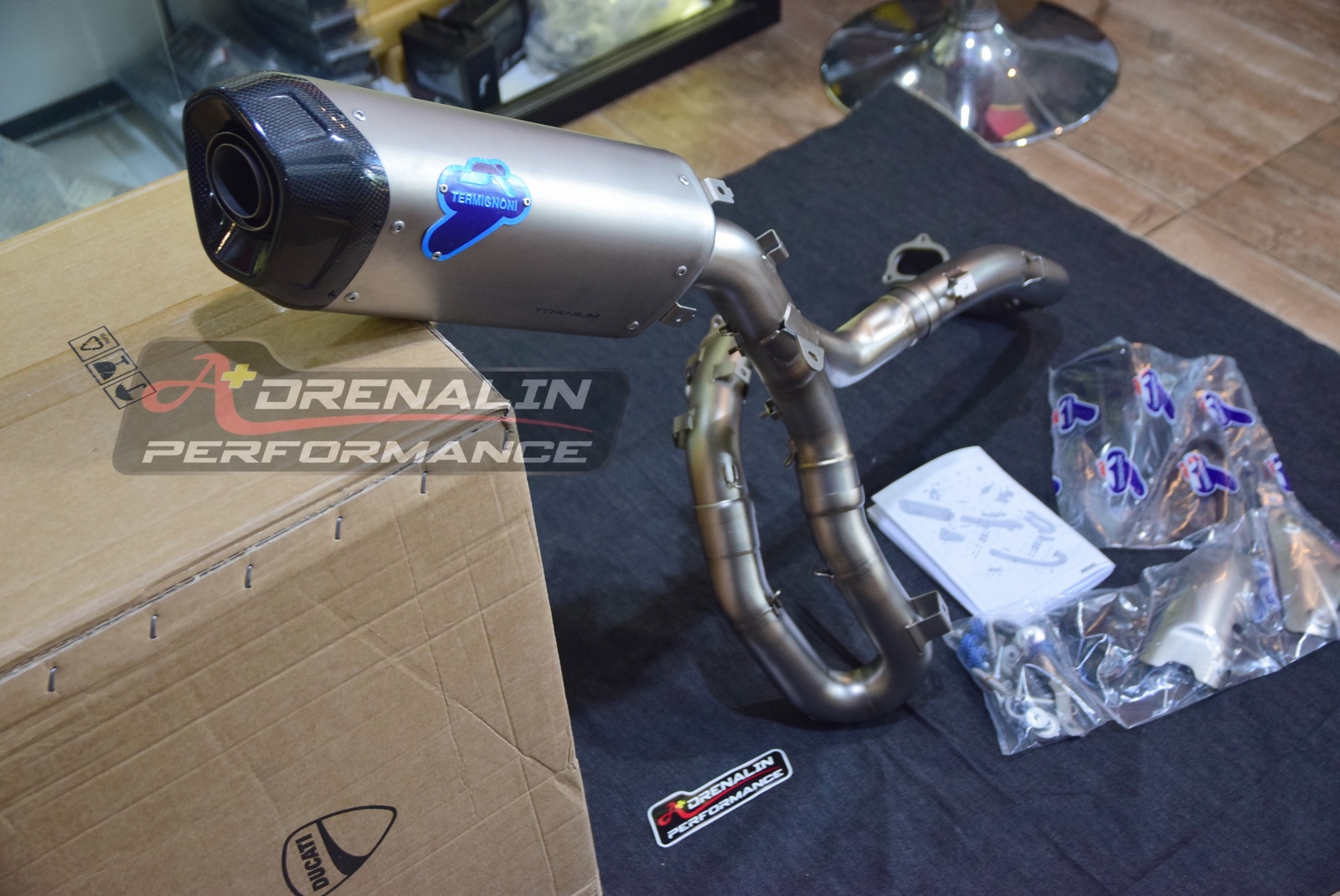 ท่อ termignoni full system ออกข้างเดียว สำหรับ hyper 950 (For Exhibition only)