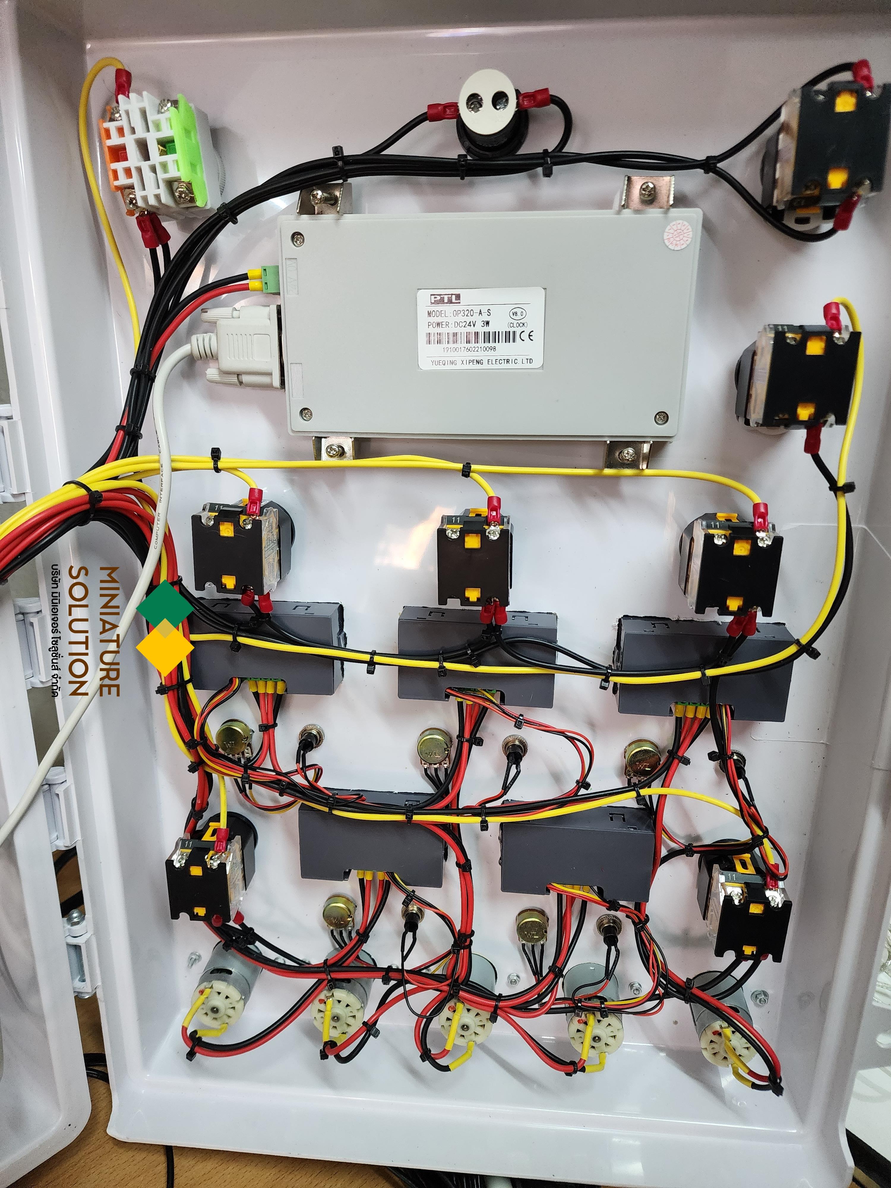 ตู้ระบบควบคุมปุ๋ยปรับค่าสารอาหาร EC ค่าเป็นกรดด่าง PH อัตโนมัติ โดยใช้ PLC Control