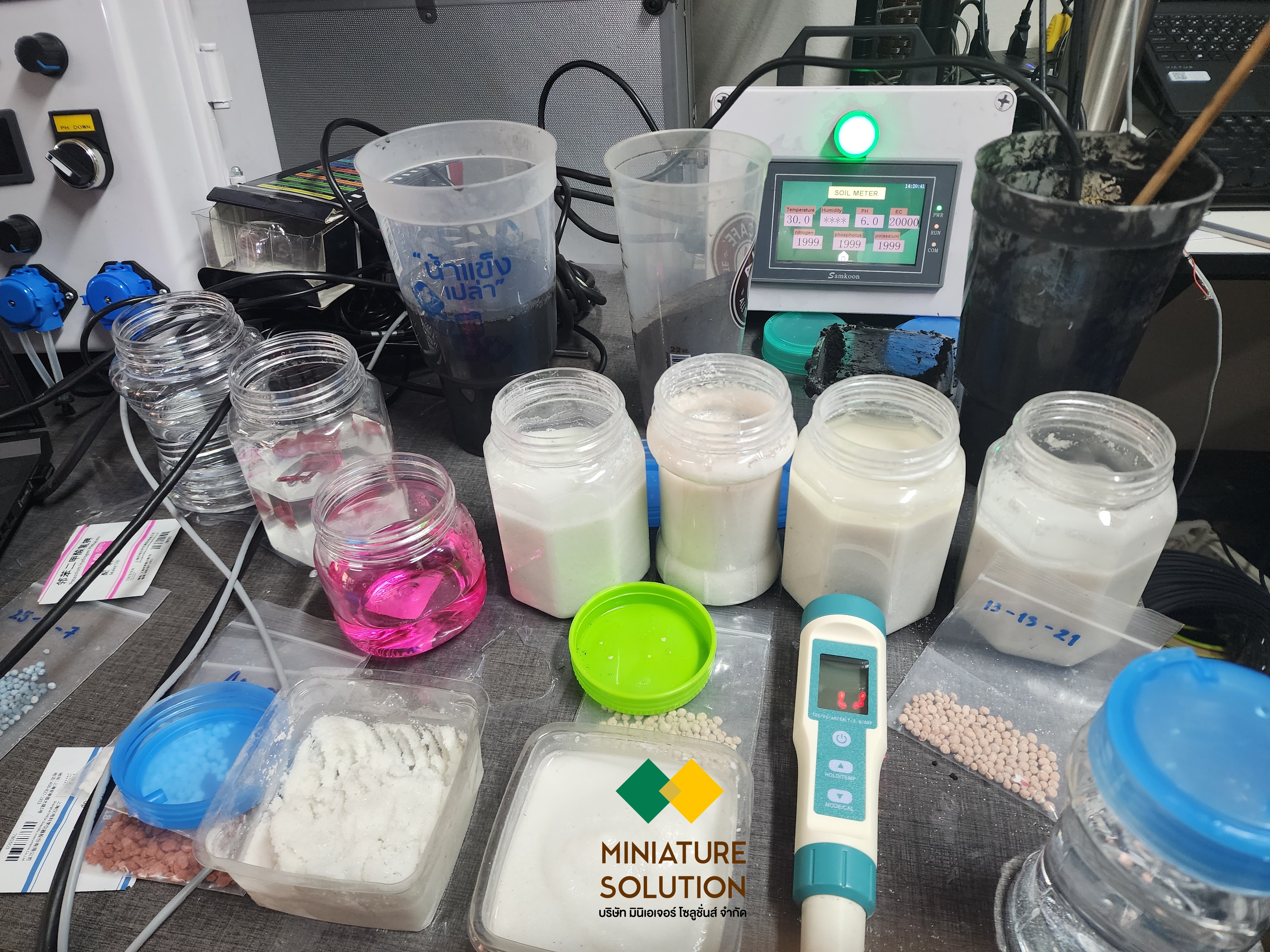 เครื่องวัดคุณภาพดิน เครื่องวัดค่าคุณสมบัติในดินแบบพกพา แสดงค่าอุณหภูมิ ความชื้น EC PH NPK Soil Meter For Plants Smart [Sensor 7in1]