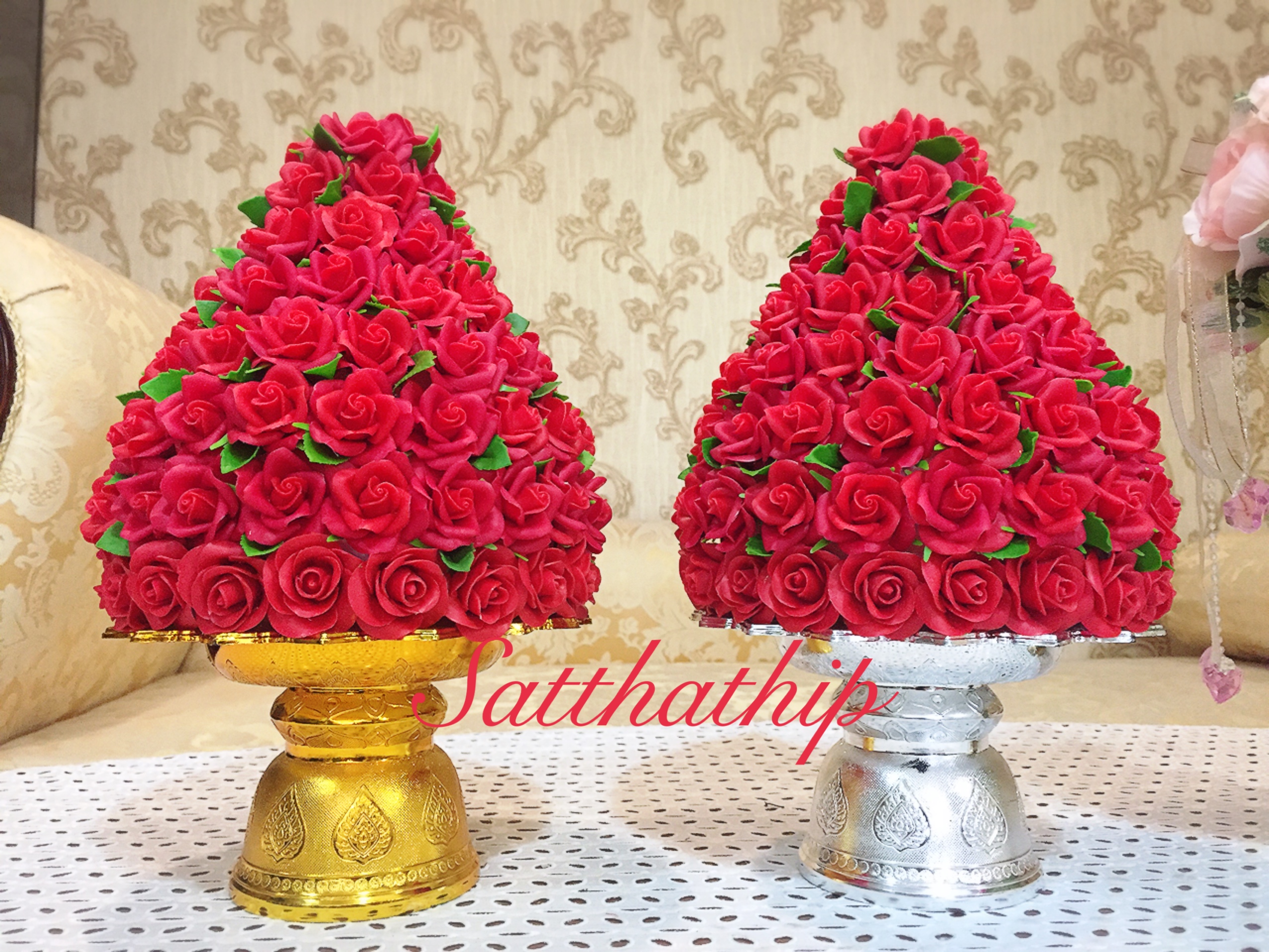 พานพุ่มดอกกุหลาบ ประดิษฐ์จากดิน [6 นิ้ว 3,800 บาท/คู่]