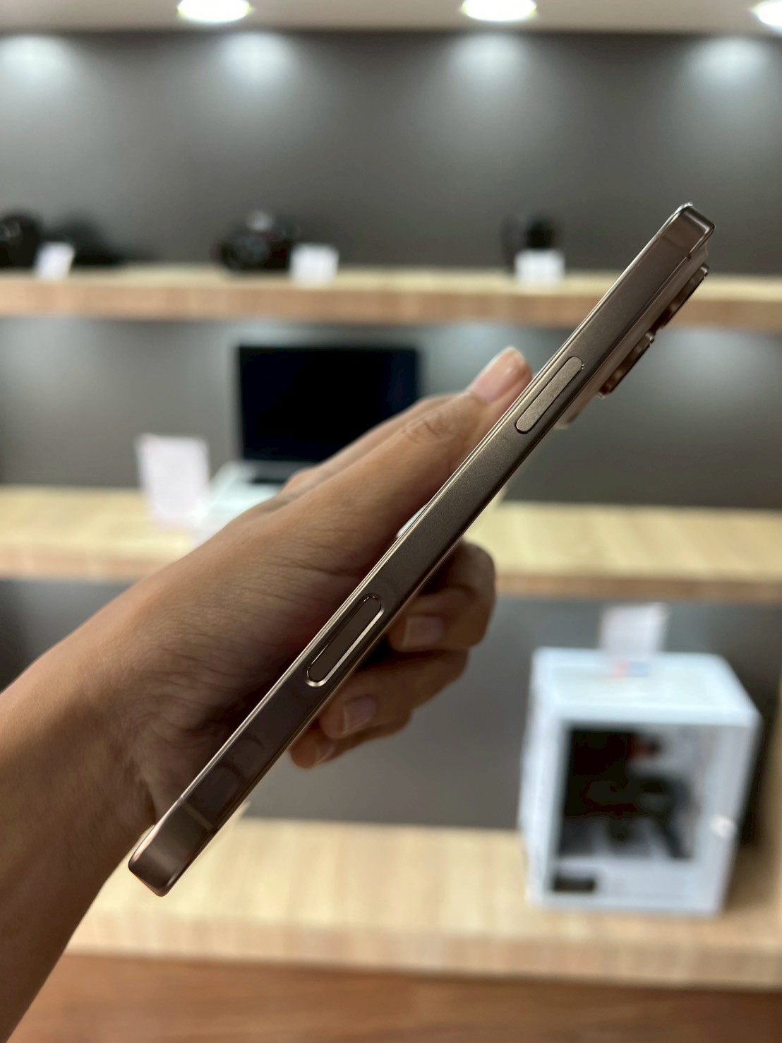 iPhone 16 Pro Max 256GB Desert Titanium