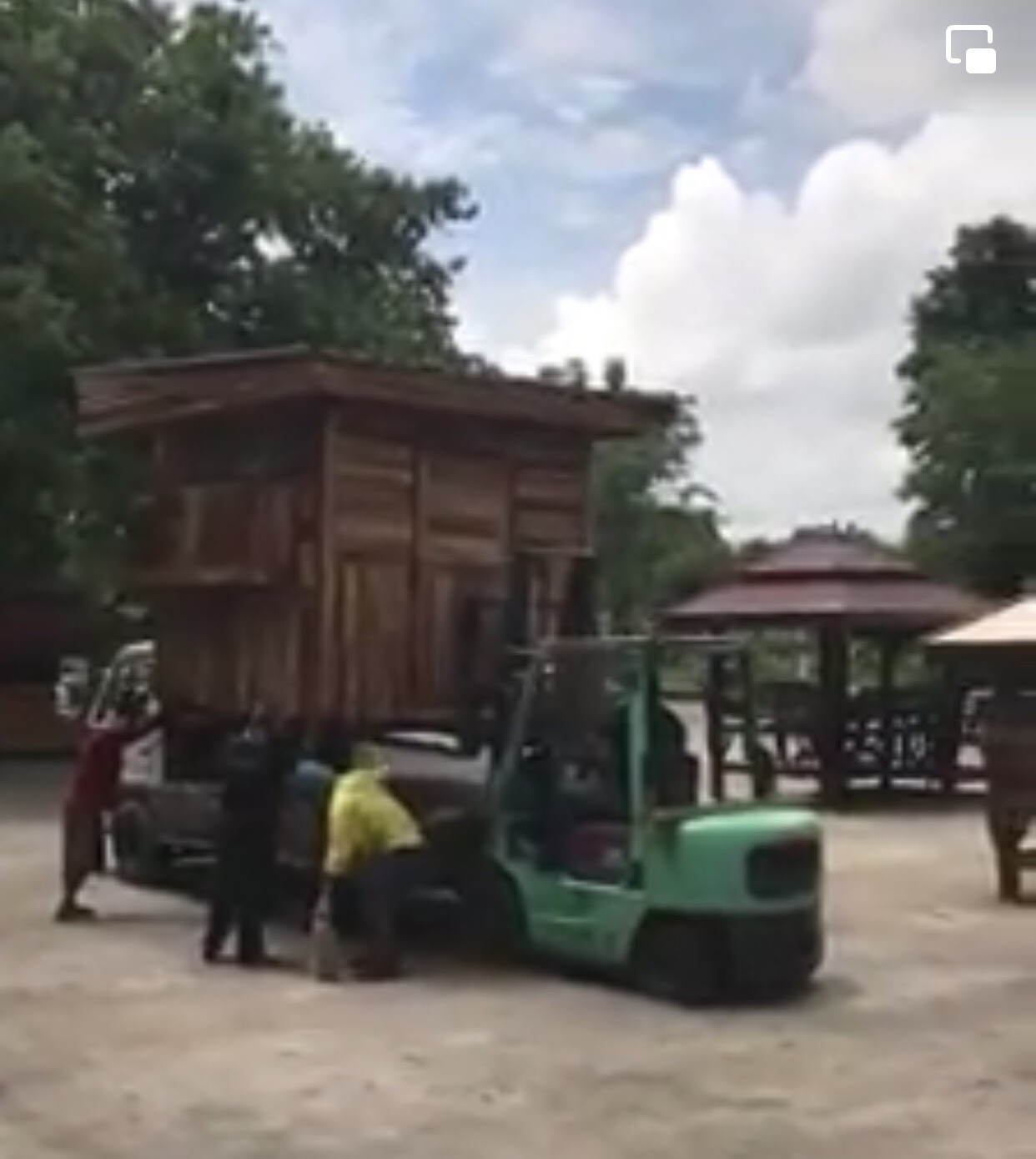 ( รหัส A2 ) ศาลา ไม้สัก สีเงา หลังตั้ง หลังคาสีขาว / ขนาด 2.00 x 2.00 x 3.00 เมตร