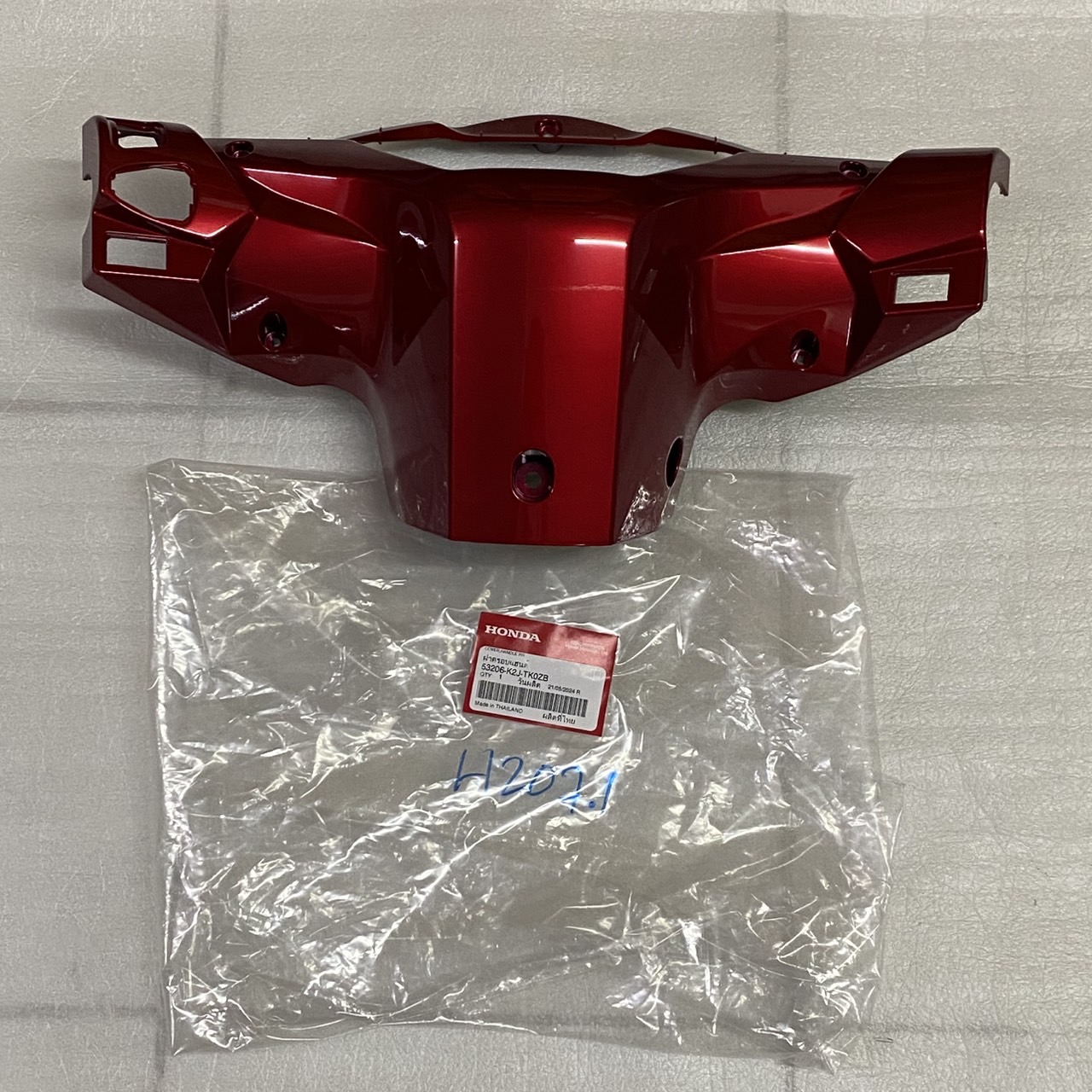 53206-K2J-TK0ZB ฝาครอบแฮนด์ด้านหลัง แดง อะไหล่แท้ HONDA / WAVE110i AFS110MCF R 3TH NH-A35M ล้อแม็ก ดิสก์เบรกหน้า สตาร์ตมือ รถสีดำ-แดง B-R