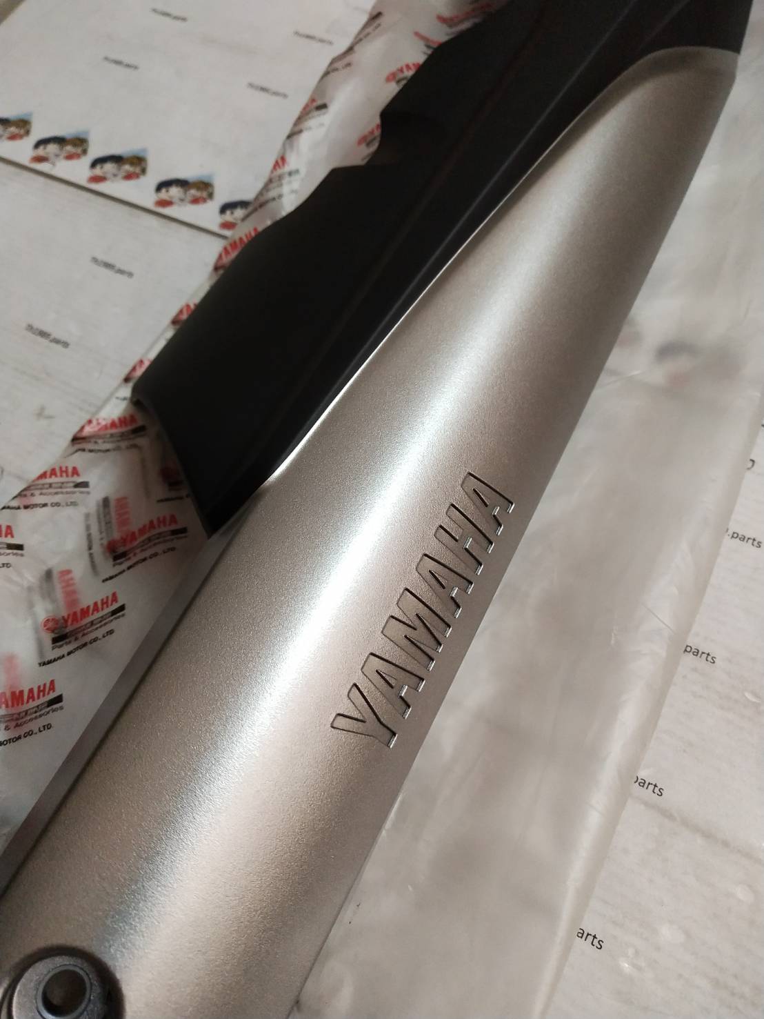 แผงกันท่อ FINN 2020-2024 รุ่นดิสเบรค อะไหล่แท้ YAMAHA B6F-E4718-00