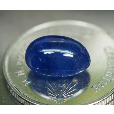 พลอยไพลินหลังเบี้ย (Sapphire) 4.15 กะรัต