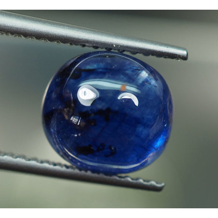 พลอยไพลินหลังเบี้ย (Sapphire) 4.55 กะรัต