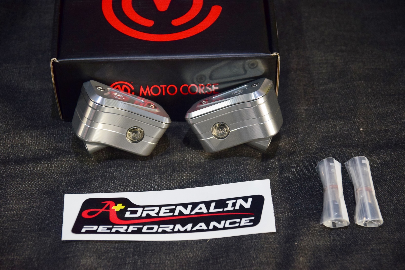 กระปุกน้ำมัน motocorse สำหรับใฃ้กับ ปั๊มเบรค ปั๊มคลัทช์ Brembo โลโก้แดง โลโก้ขาว , Rossi ราคา/ข้าง