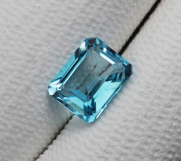 โทปาสสีฟ้า (Topaz) 2.83 กะรัต
