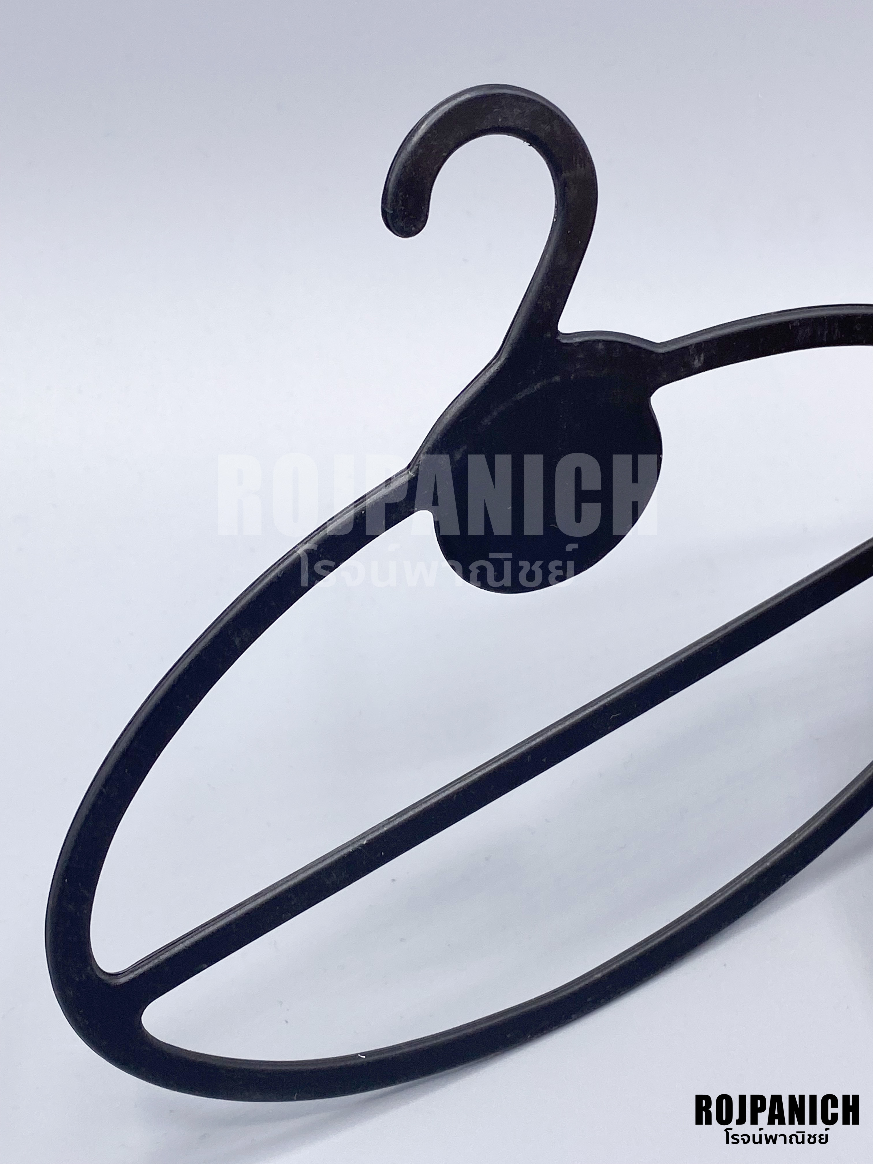 ไม้แขวนผ้าพันคอสีดำ