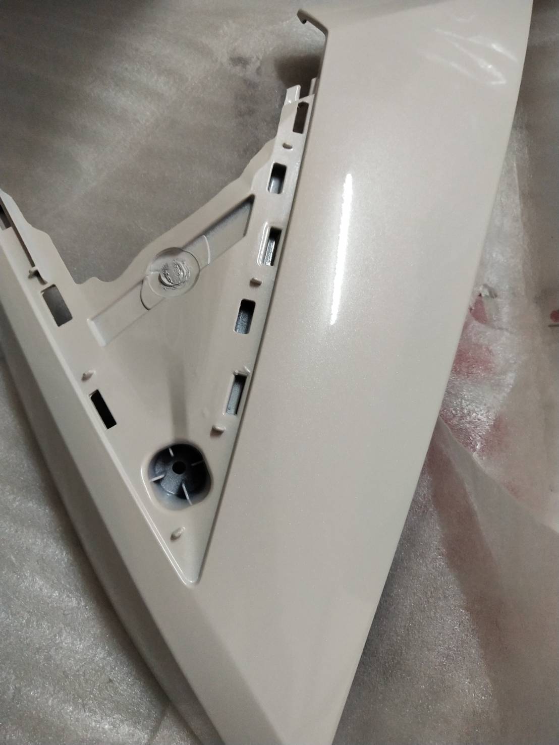 แฟริ่งข้างขวาสีขาว R(1124,WM6) สำหรับรุ่น GT125 อะไหล่แท้ YAMAHA 2SX-F8346-00-P0