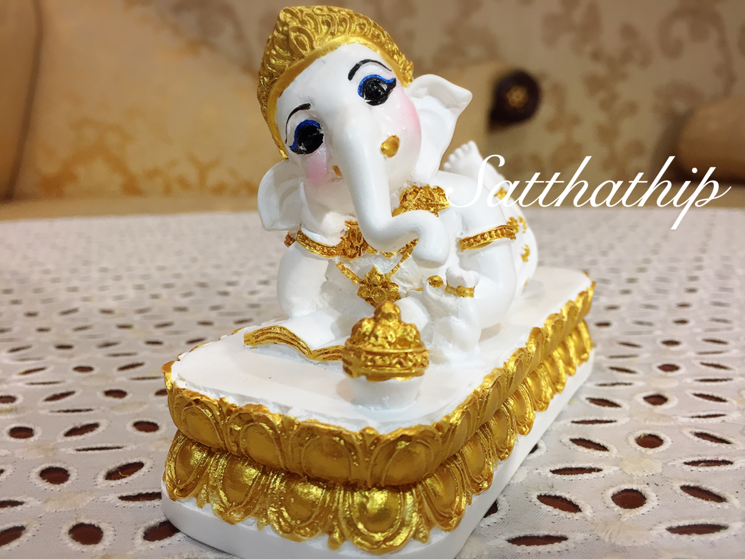 พระพิฆเนศ ปางเสวยสุข (เซรามิก) - Ganesha: Lord of Success