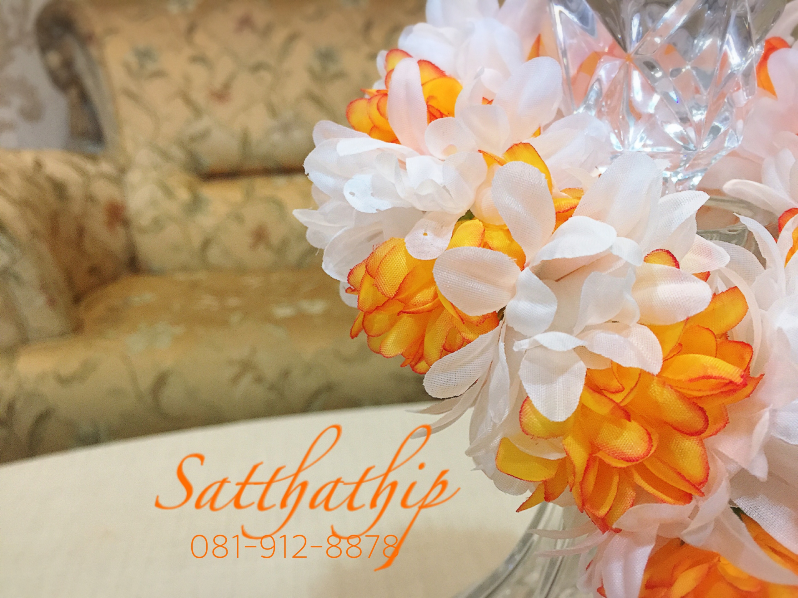 พวงมาลัยผ้า ดอกมัม สีขาว,แสด (สีประจำวันพฤหัสบดี) - พวงมาลัยผ้า ประจำวันพฤหัสบดี - Fabric garland