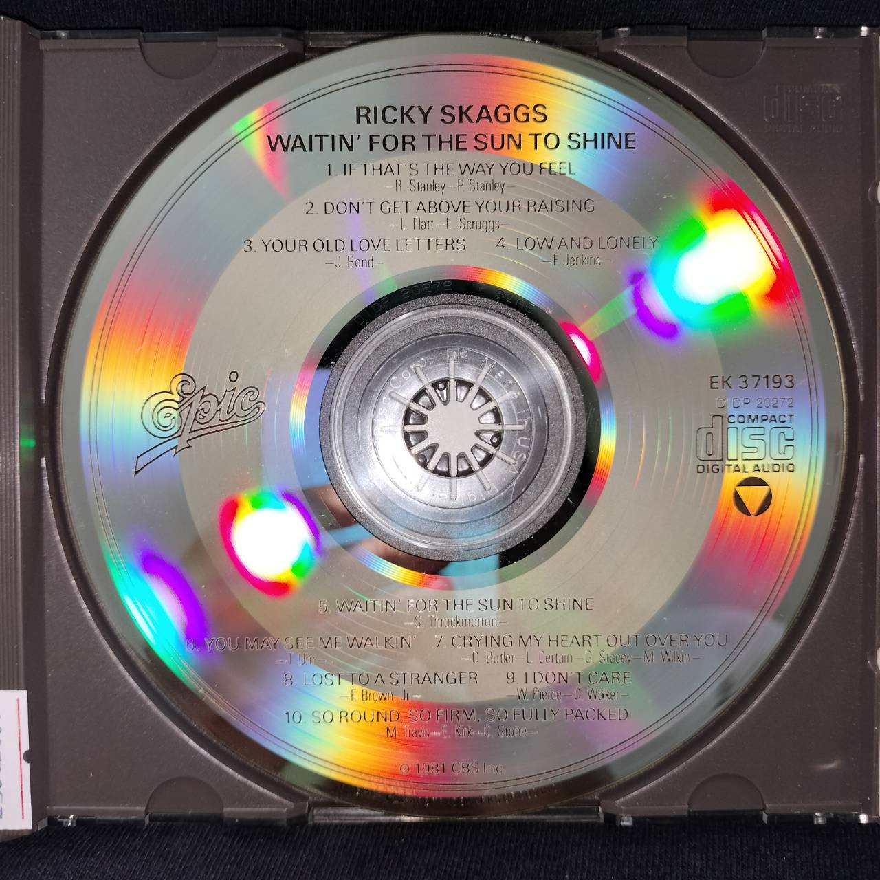 Ricky Skaggs – Waitin' For The Sun To Shine / USA / ปกมีจุดเหลือง / แผ่นดี