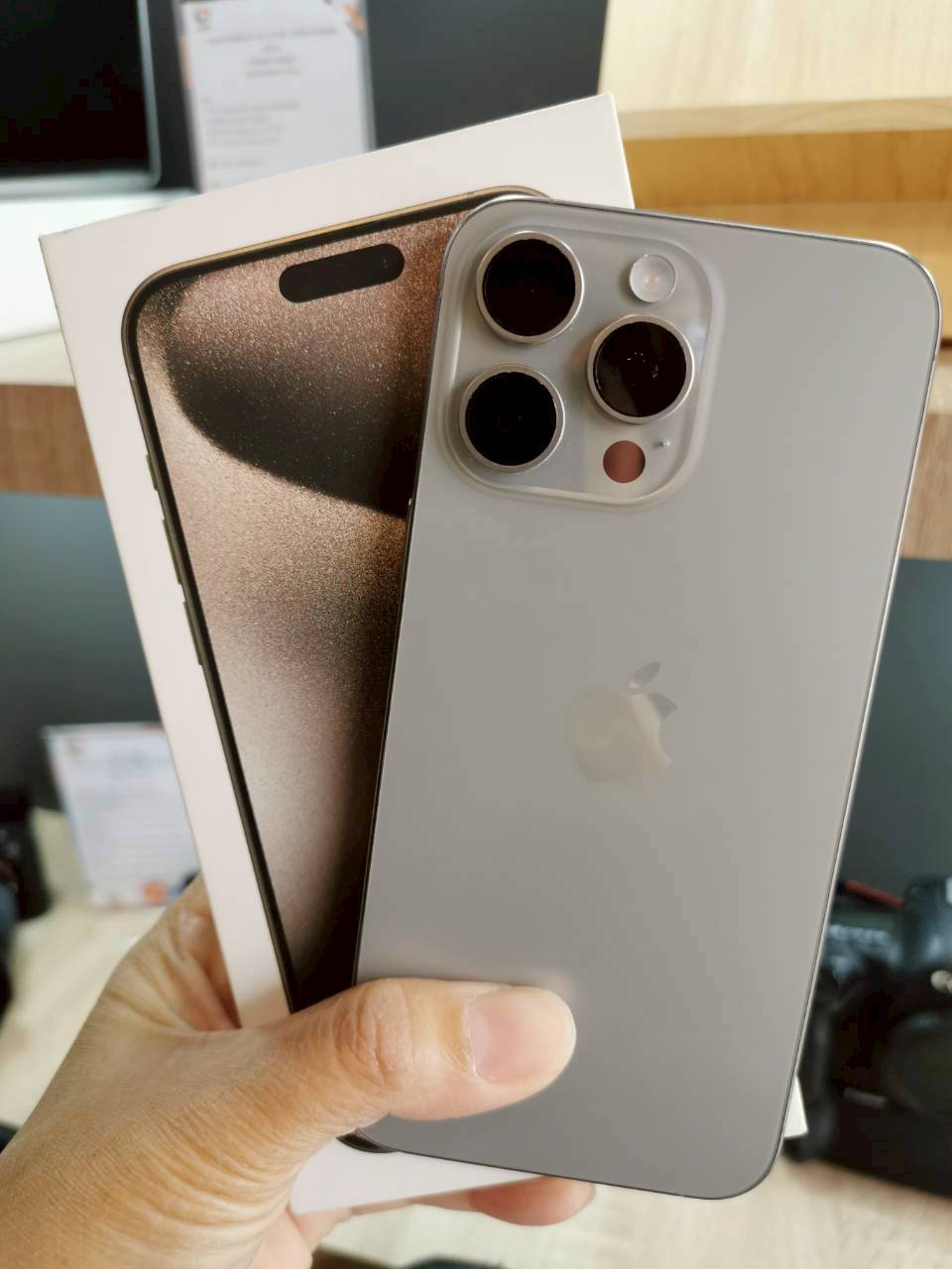 iPhone 15 Pro Max 512GB Natural Titanium