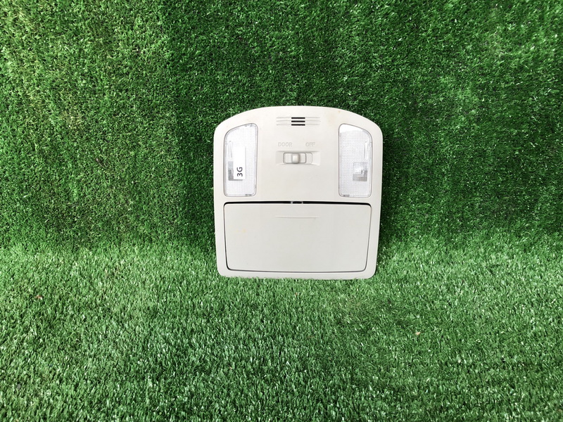 ไฟในเพดานห้องผู้โดยสาร Toyota Revo