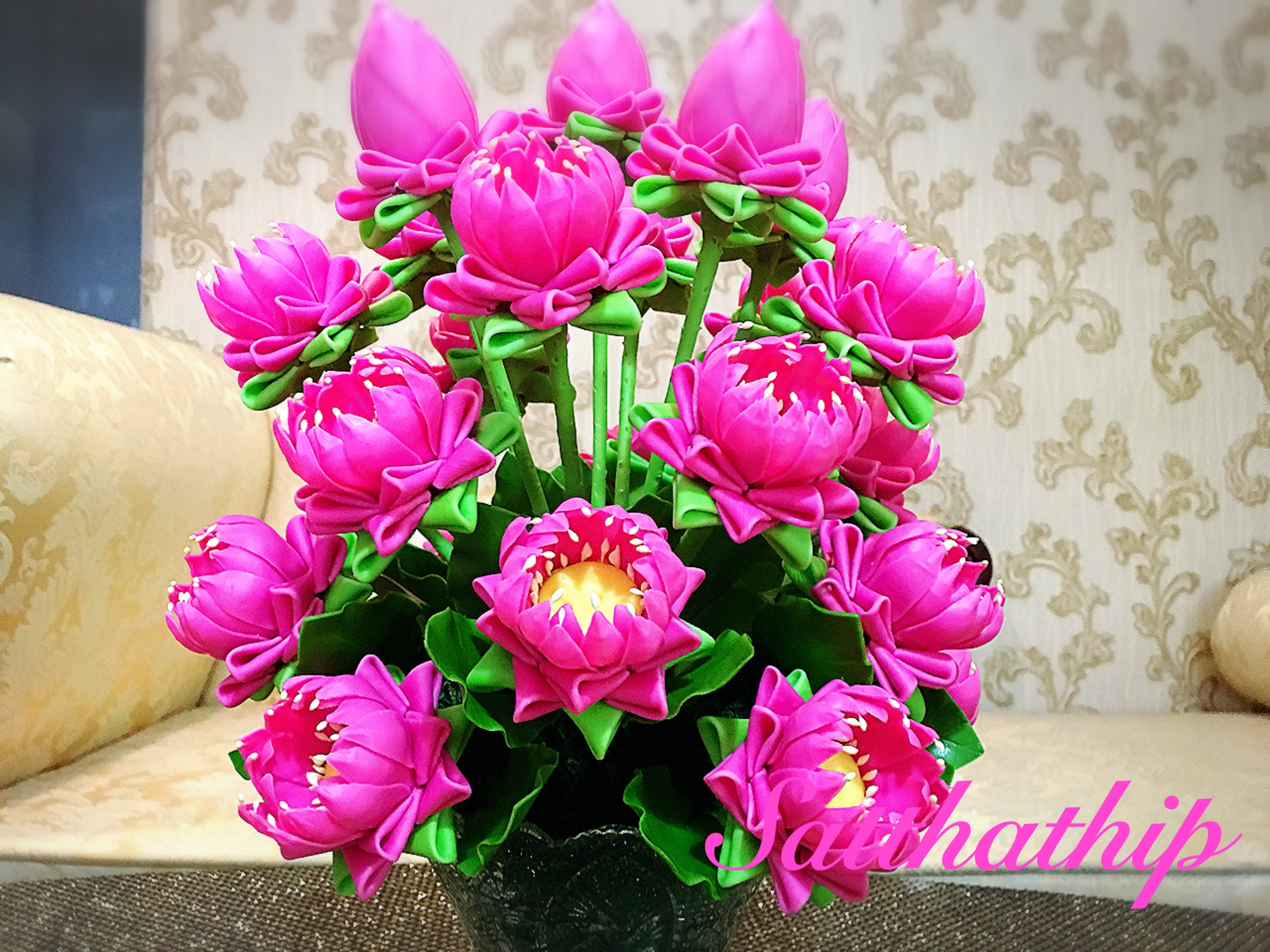 พานดอกบัว - ดอกบัวประดิษฐ์ - แจกันดอกบัวพับ (ข้างละ 26 ดอก) ประดิษฐ์จากดิน - Lotus Flower