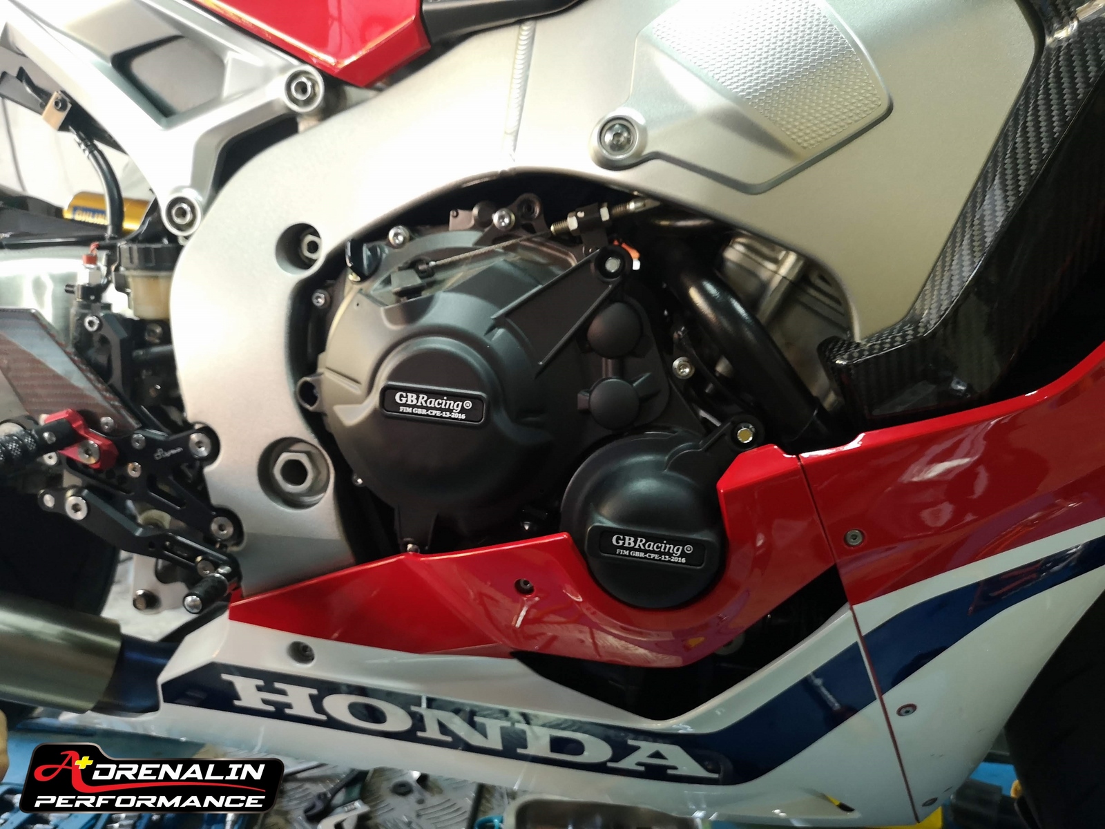 GB RACING - ครอบเครื่อง กันเครื่อง(SET) ซ้าย-ขวา สำหรับ CBR1000 ENGINE COVER SET ปี 2017