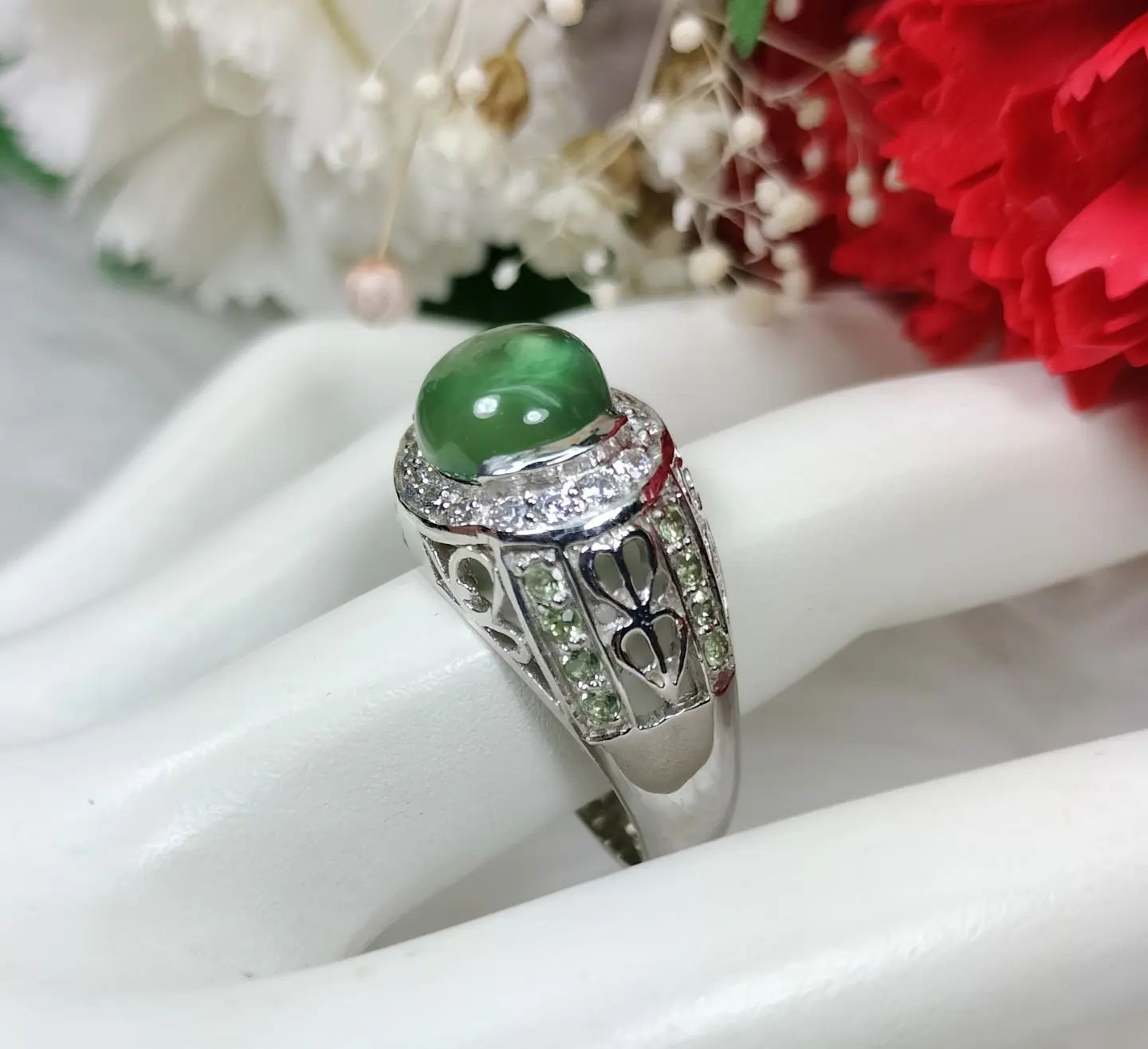 แหวนพรีไนท์ประดับเพอริดอทขนาดใหญ่สวย
