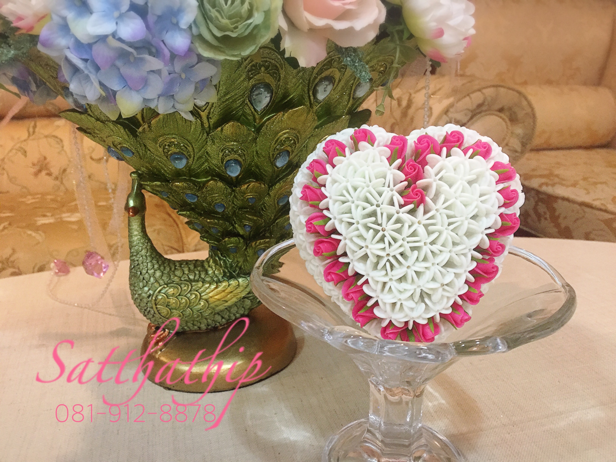 หัวใจดอกรักประดิษฐ์ (ปักดอกกุหลาบ ประดิษฐ์จากดิน)/ พานรับน้ำสังข์รูปหัวใจ/ พานรองแหวนหมั้น – ของชำร่วยงานแต่งงาน - Wedding souvenirs