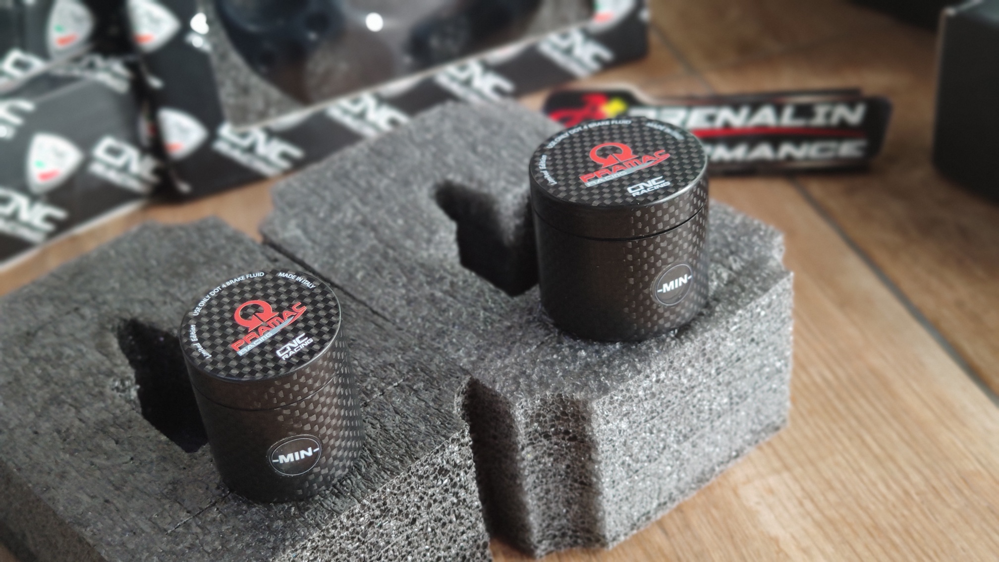 Pramac Edition กระปุกน้ำมันคาร์บอน เบรค/คลัทช์ cncracing ผลิตจากคาร์บอนเคฟล่าห์