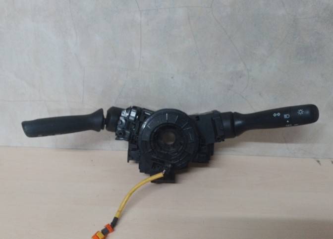 สวิทย์ยกเลี้ยว Toyota Revo