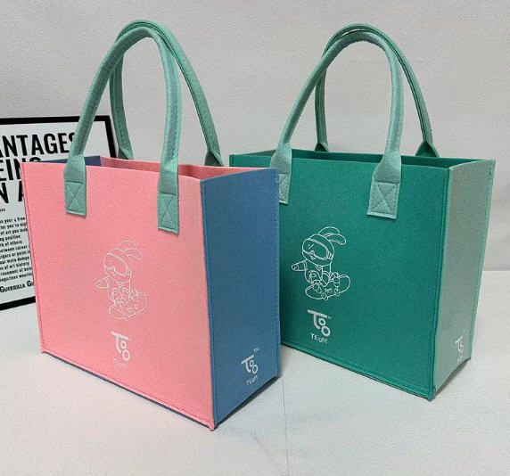 กระเป๋าถือ,กระเป๋าถือผ้าสักหลาด,กระเป๋าผ้าสักหลาด,กระเป๋าถือผ้าสักหลาด,สกรีนโลโก้,ผลิตตามแบบ