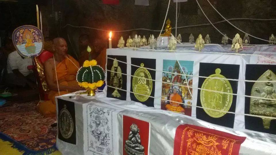 เหรียญปิดตา(1) พ่อท่านห้อง ธัมมวโร วัดเขาอ้อ พัทลุง รุ่นวัฒนมงคล 80 เนื้อเงิน หน้าทองคำ ปี 2557