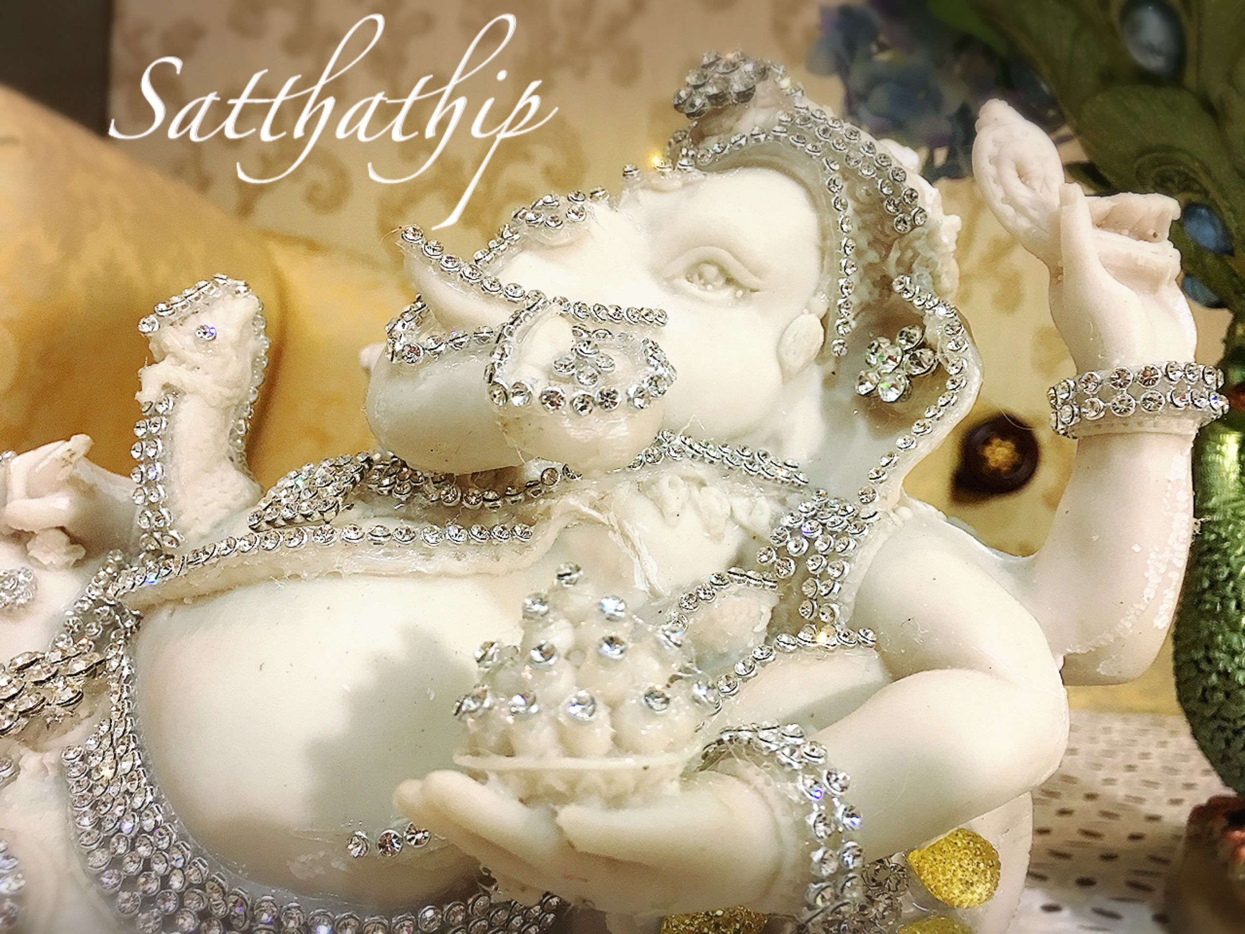 พระพิฆเนศ ปางเสวยสุข (เรซิ่น แต่งองค์) - Ganesha: Lord of Success