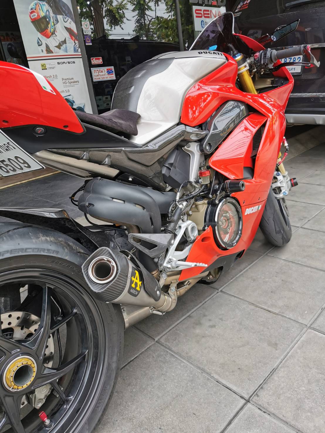 ท่อ Arrow สลิปออน สำหรับ Panigale V4 2018+ ท่อรุ่นล่าสุด ปลายไทเท คอแสตนเลส (For Exhibition only)