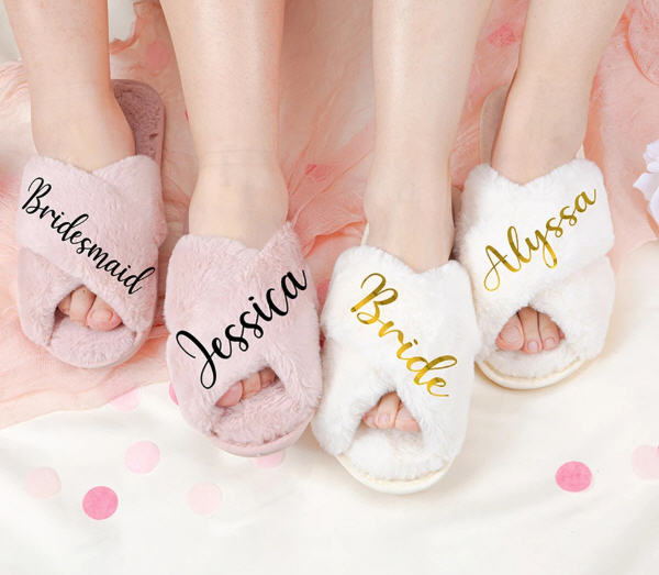 รองเท้าขนฟู,รองเท้าแตะขนนุ่ม,รองเท้าแตะขนฟูติดโลโก้