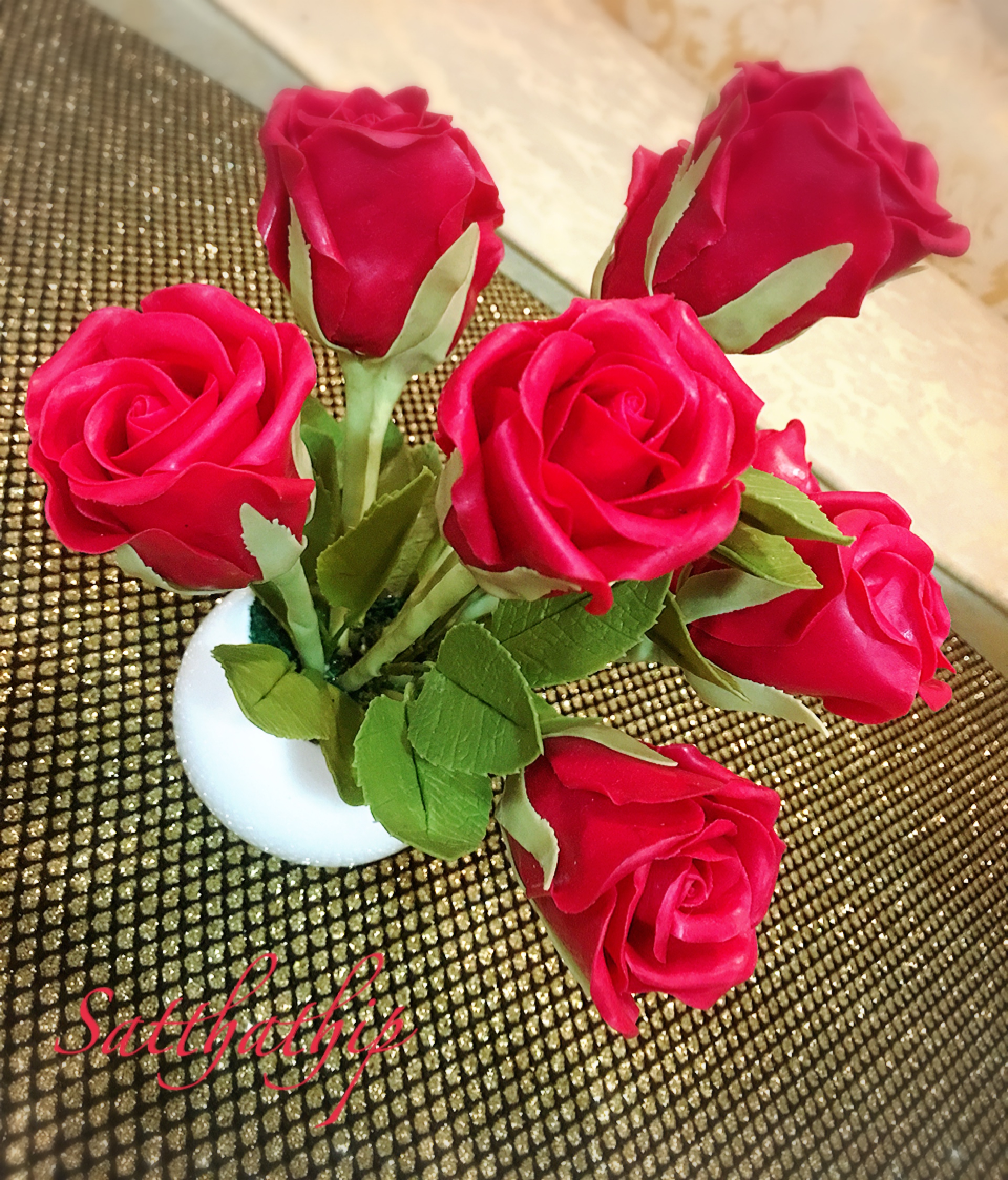 แจกันดอกกุหลาบ สีแดง ประดิษฐ์จากดิน - ดอกกุหลาบ - Rose Flower