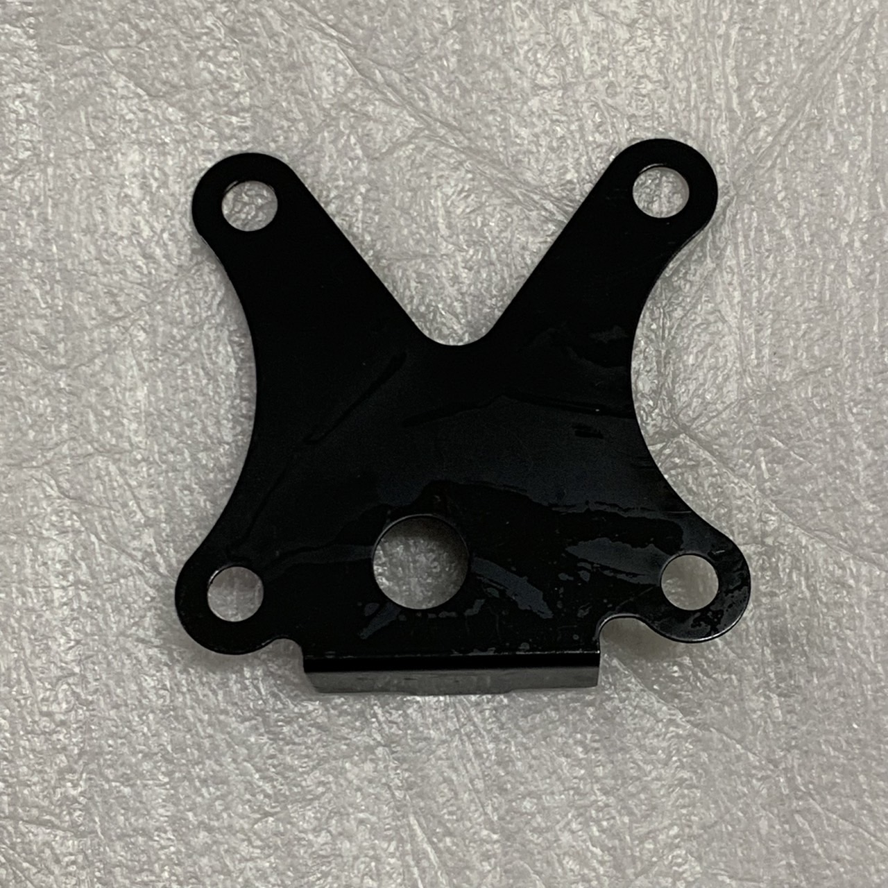 33S-E111F-00 แผ่นล็อคลูกปืนชุดแกนราวลิ้น MIO125 คาร์บู 2010-2012 อะไหล่แท้ YAMAHA