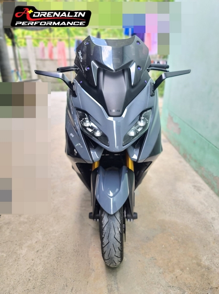 กระจกข้าง Rizoma รุ่น stealth สำหรับ Tmax 560 2022+ ทำหน้าที่เป็นเหมือนสปอยเลอร์ สร้างแรงกด downforce