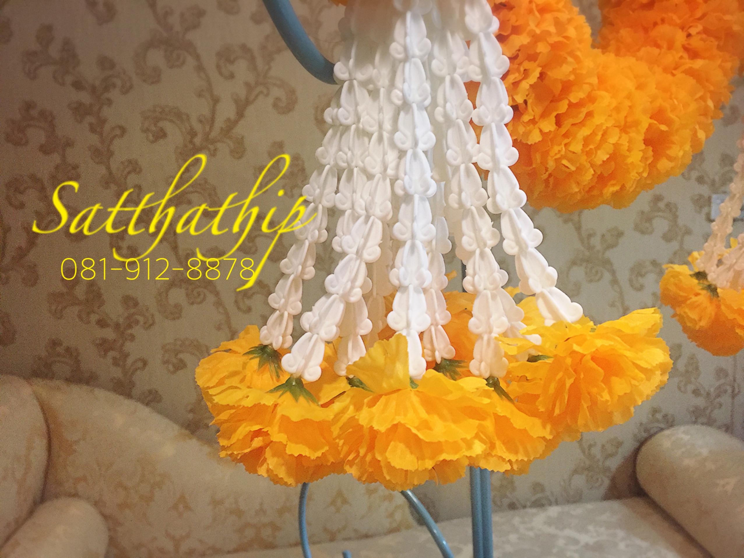 พวงมาลัยผ้าสองชาย [แบบตัดก้านดอกร้อยแน่น 450 บาท/เมตร]