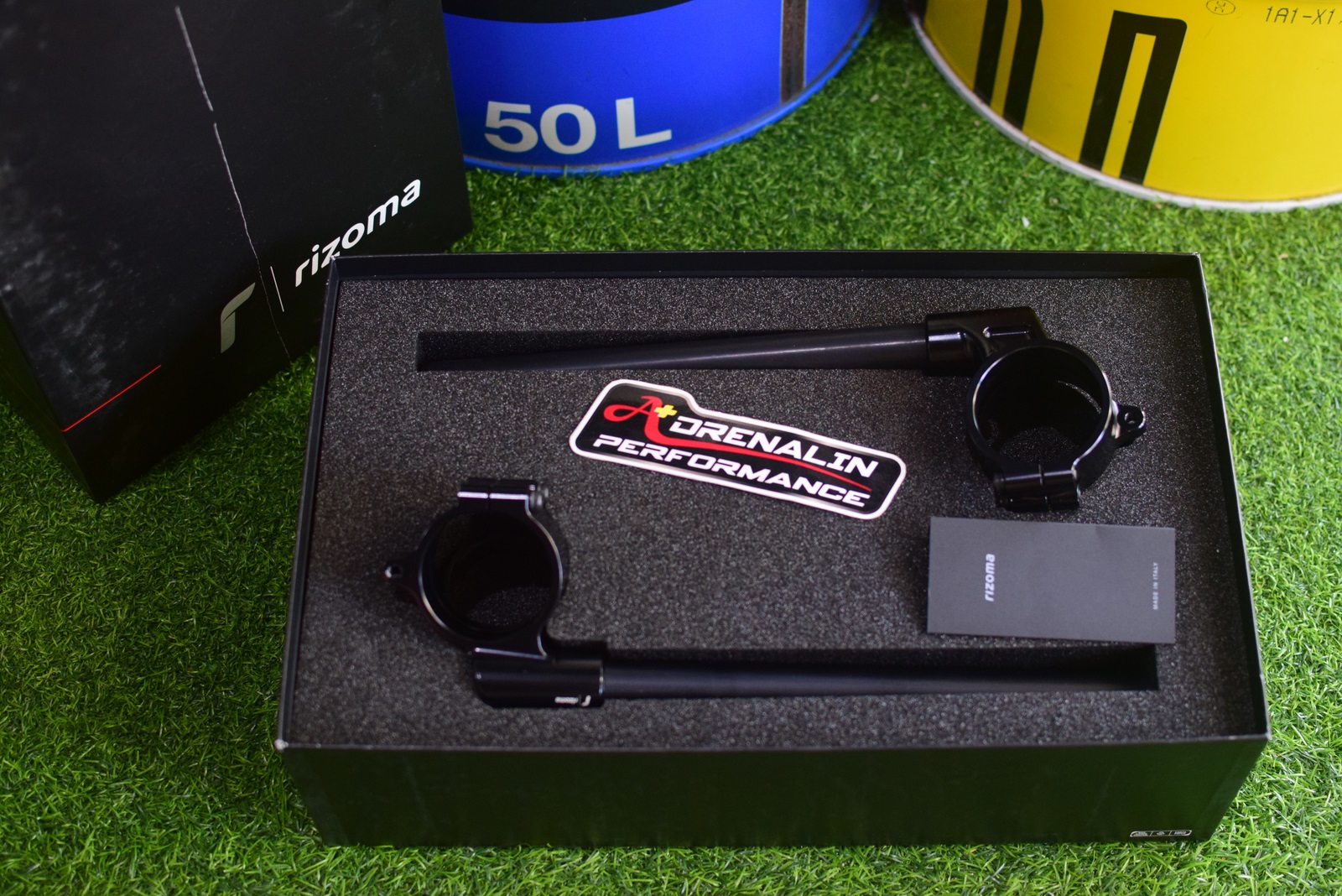 แฮนด์จับโช้ค Rizoma สำหรับ R nine T สำหรับโช้คหัวกลับขนาด 55มิล