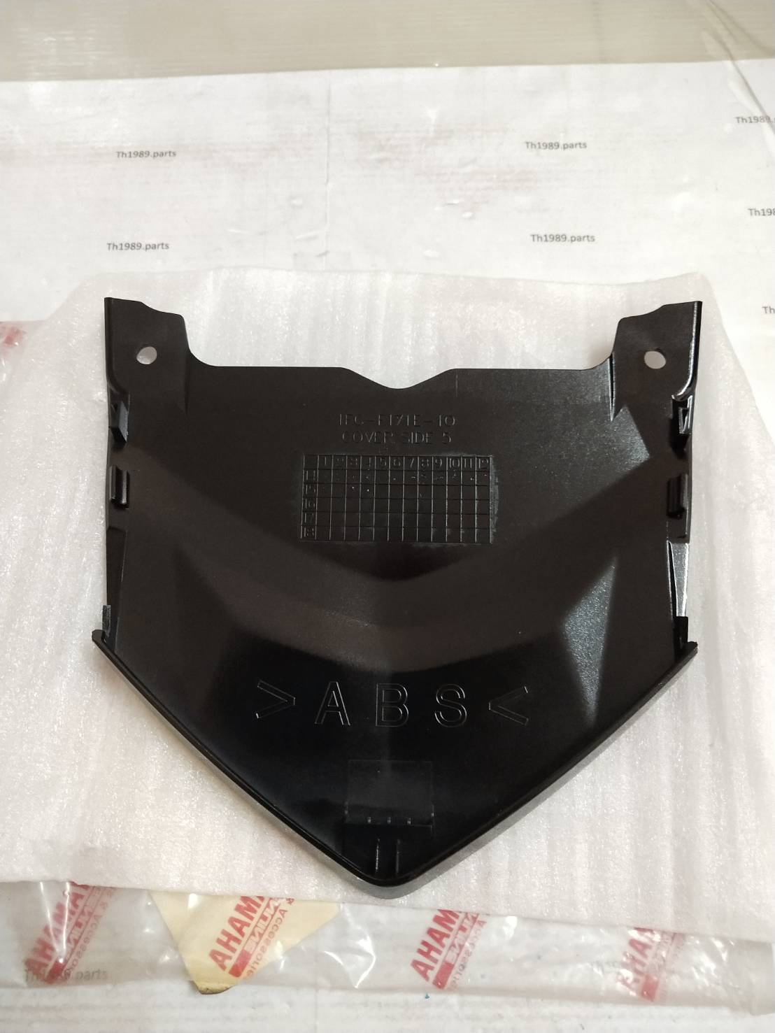 ฝาครอบท้ายเบาะสีดำ SPARK115I ปี2014-2016 ดิสค์เบรค/หัวฉีด อะไหล่แท้ YAMAHA 1FC-F171E-10-P0