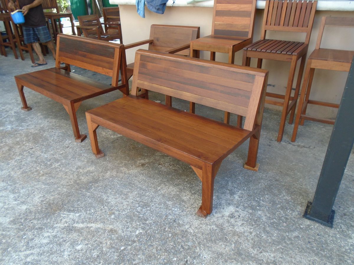 ม้านั่งดำเนิน