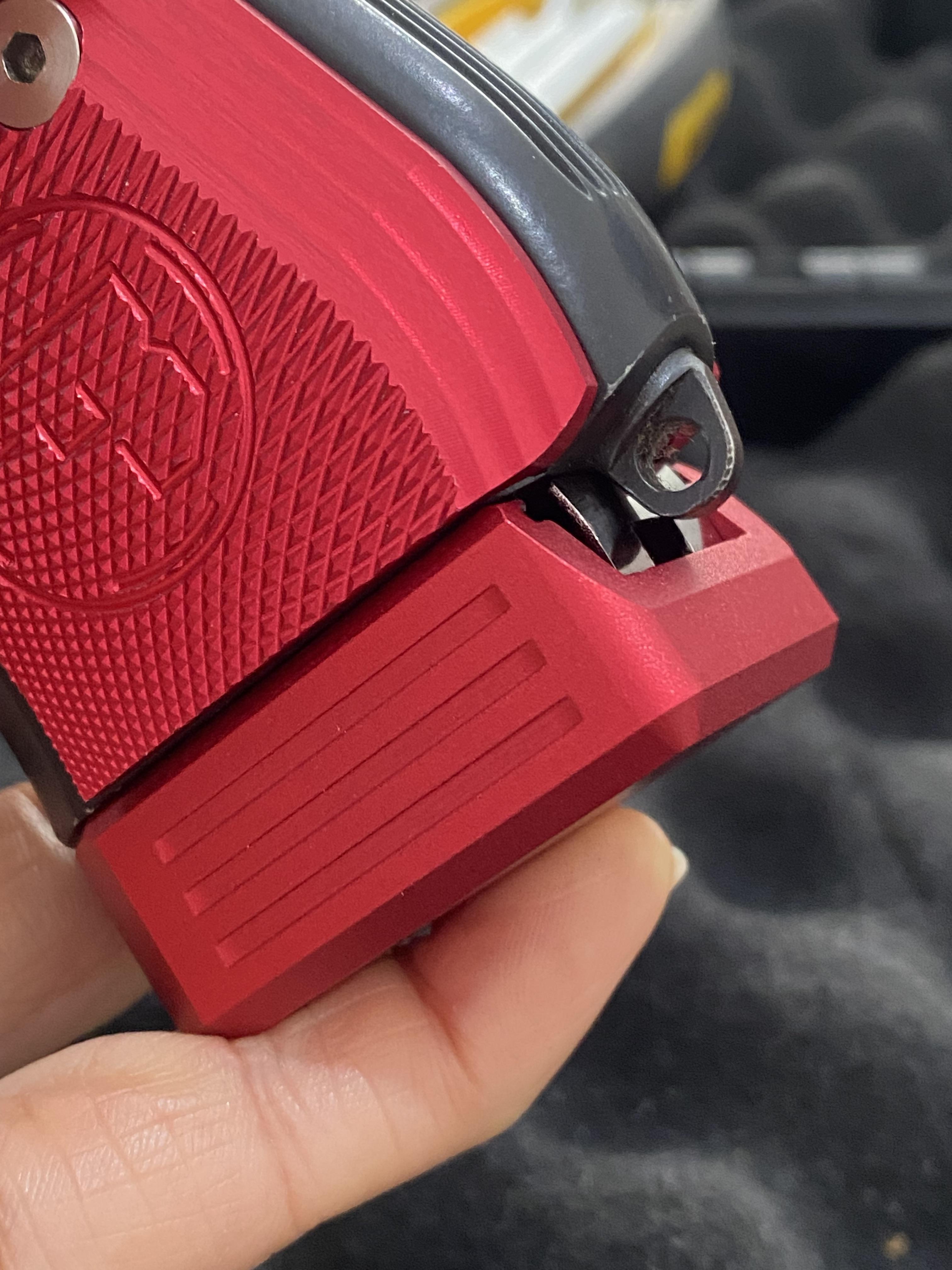 ส้นแม็ก+2นัด CZ75D Compact/P-01 **ท้ายด้ามมีหูร้อยเชือก**