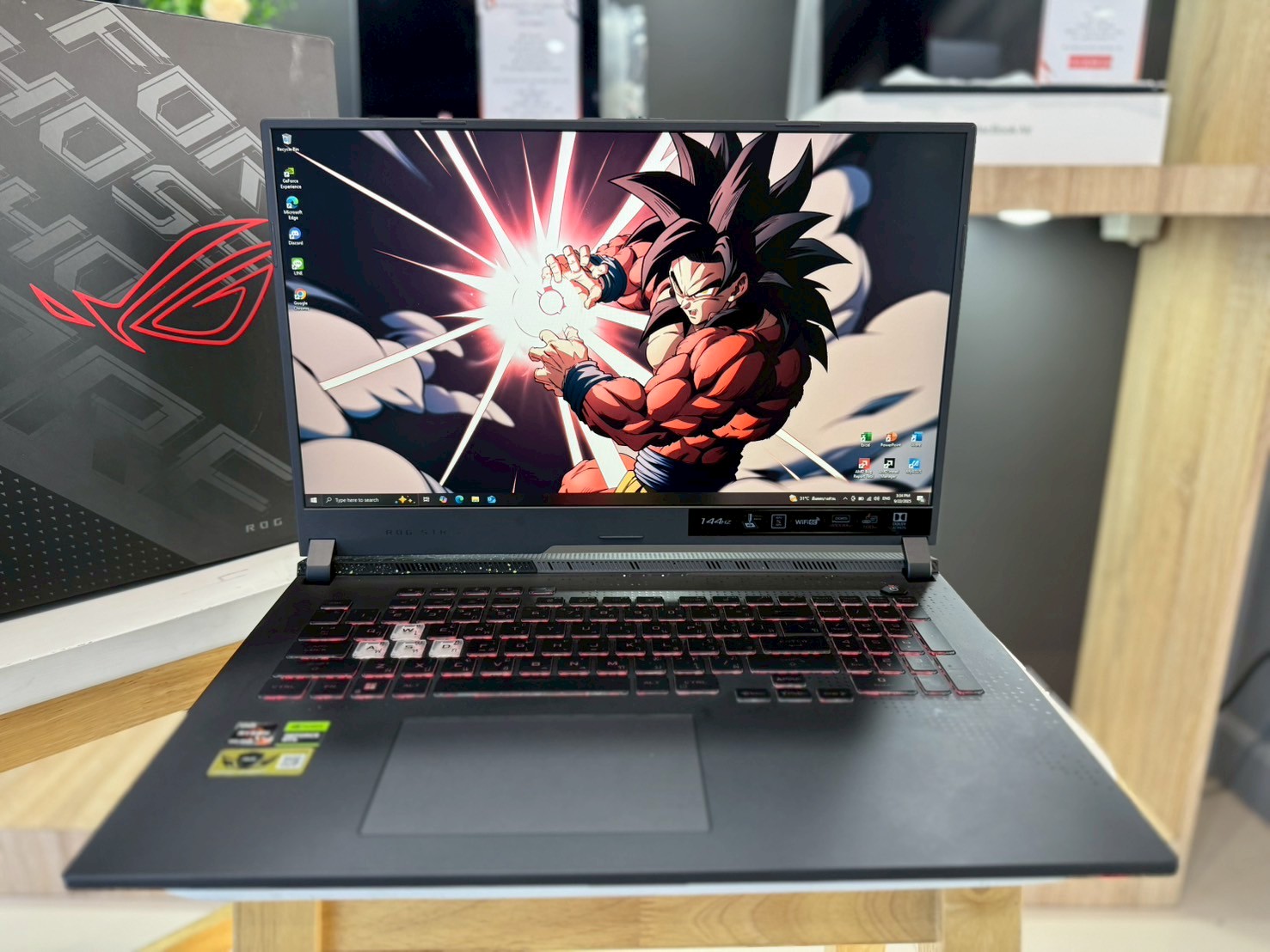 Asus ROG STRIX G17 G713RC-HX032W (ECLIPSE GRAY)