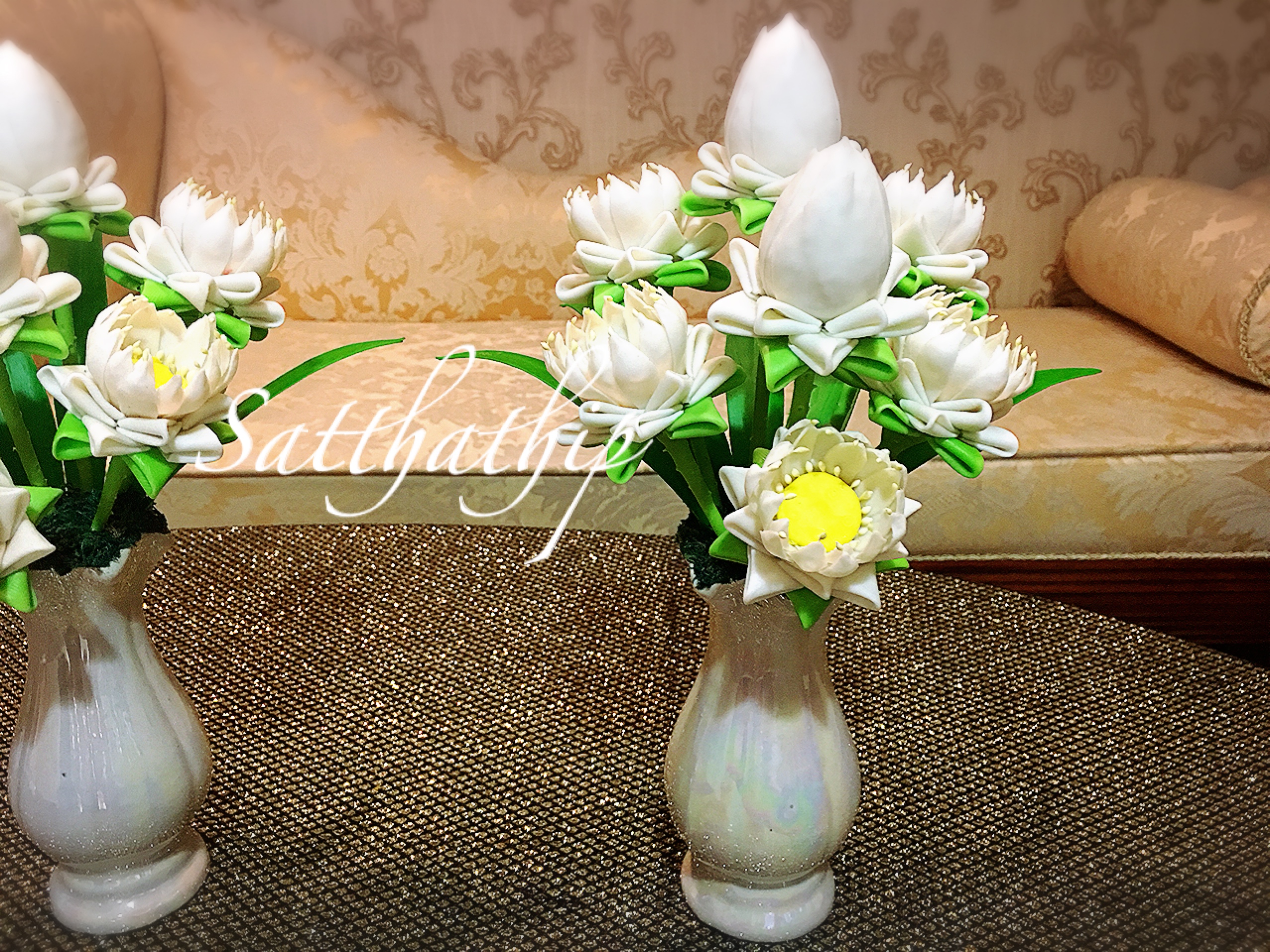 แจกันดอกบัว - ดอกบัวประดิษฐ์ - แจกันดอกบัวพับสีขาว (ข้างละ 7 ดอก) ประดิษฐ์จากดิน - แจกันดอกบัวประดิษฐ์ - Lotus Flower