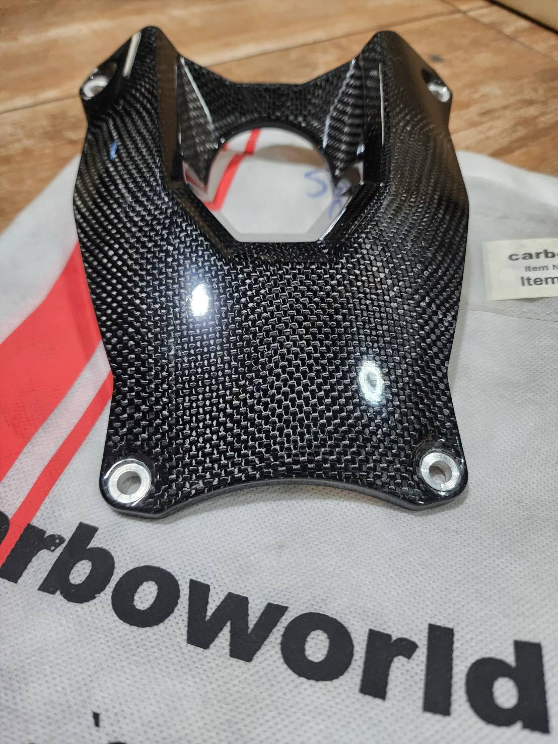 ครอบช่องกุญแจคาร์บอน Carbon world สำหรับ Street Fighter
