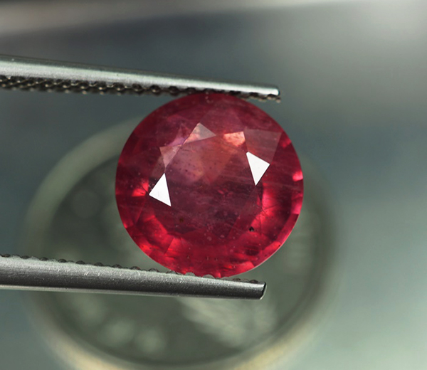 พลอยทับทิม (Ruby) 2.75 กะรัตสีแดงชมพู