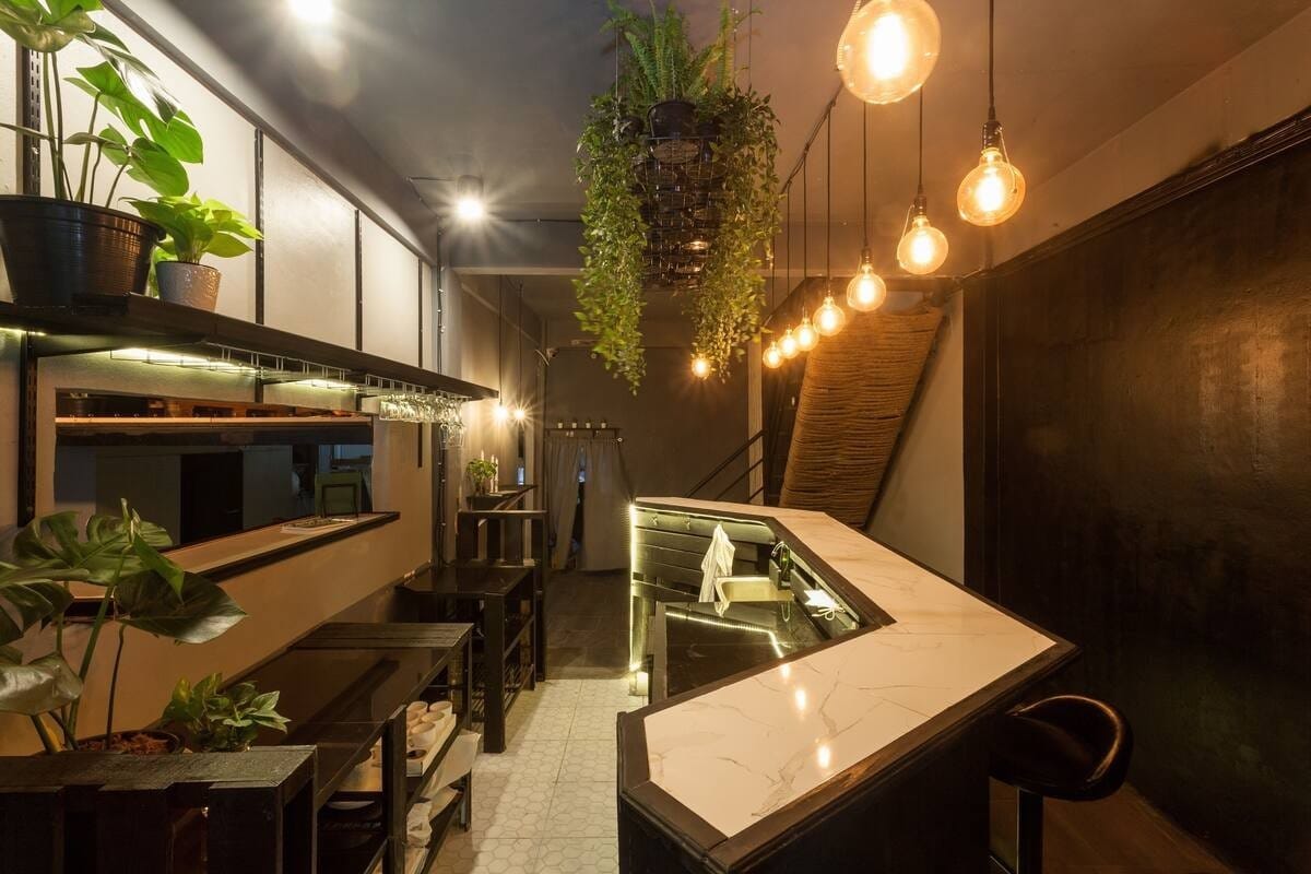 House commercial building for rent