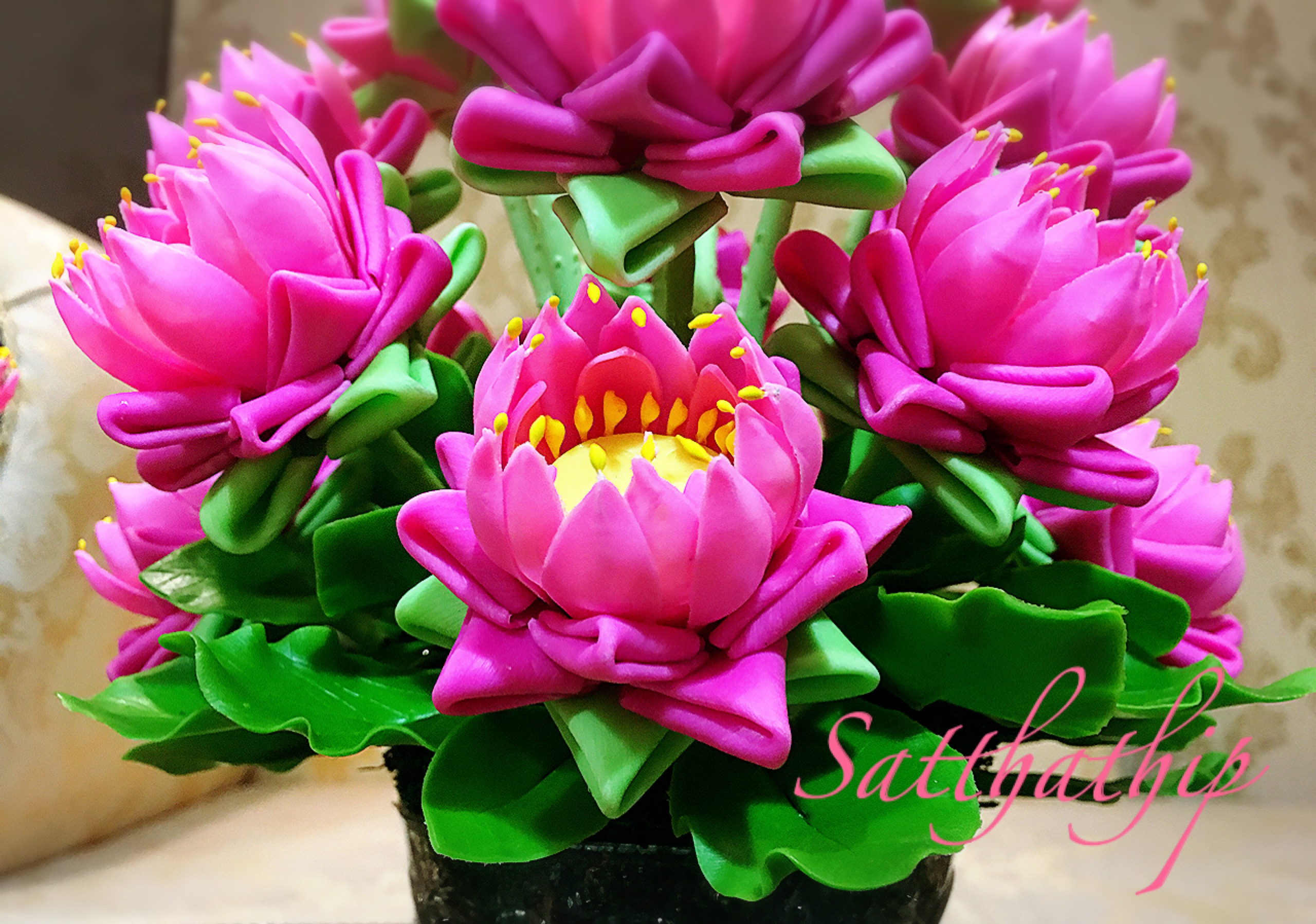 พานดอกบัว - ดอกบัวประดิษฐ์ - แจกันดอกบัวพับ (ข้างละ 18 ดอก) ประดิษฐ์จากดิน - Lotus Flower